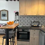 Elegant Flat In Marais Paris