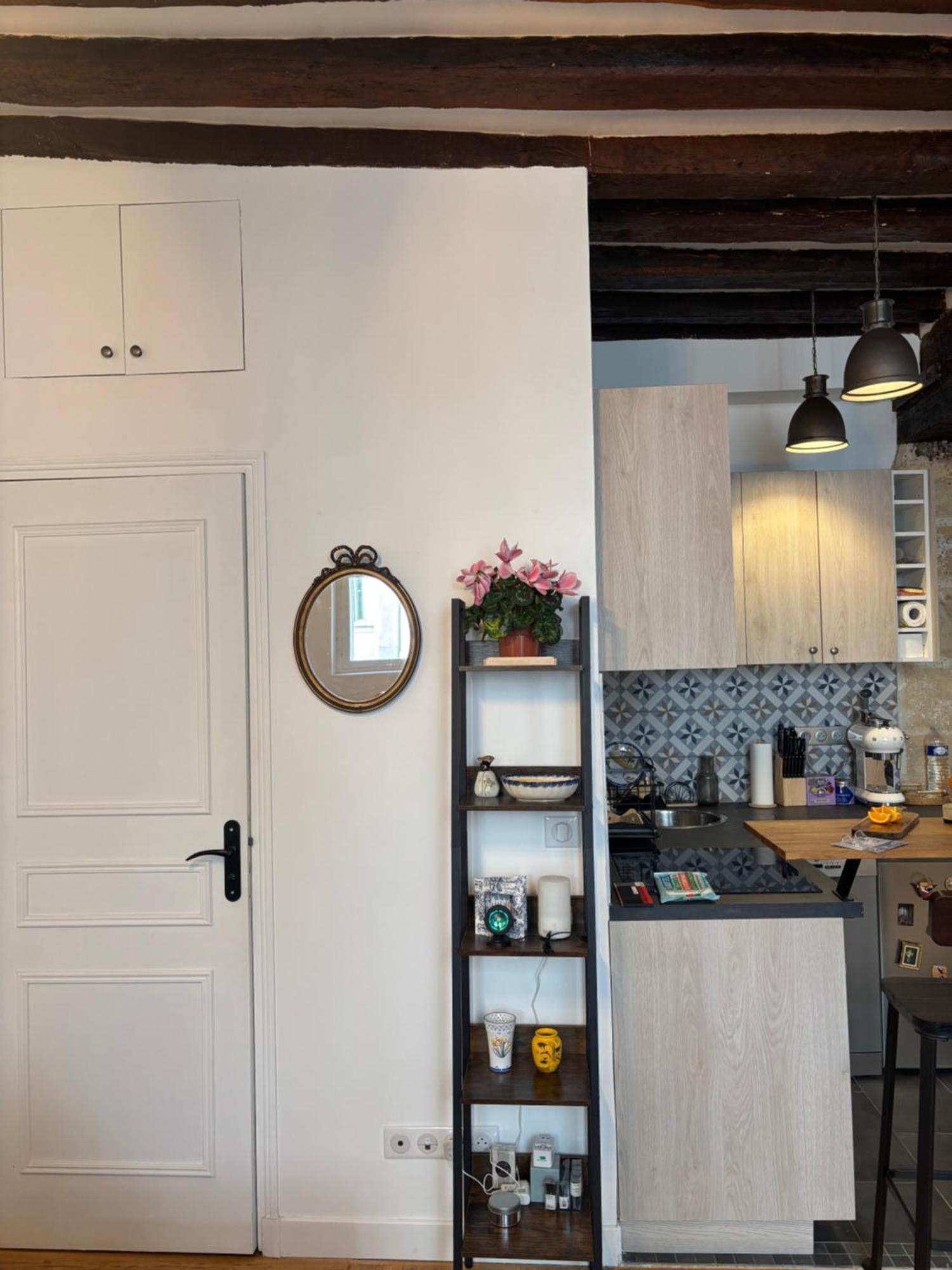 Elegant Flat In Marais Apartment *